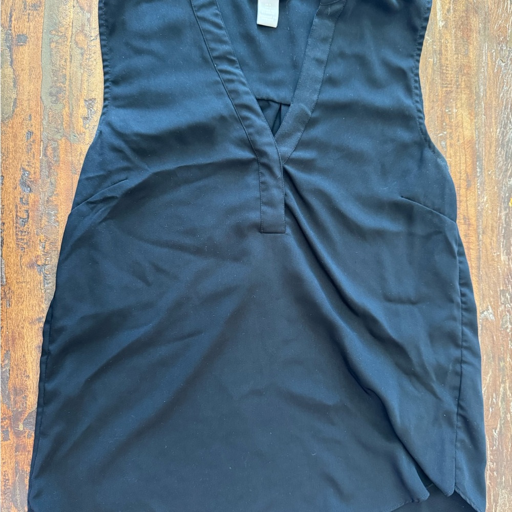 H&M Black V-Neck Sleeveless Blouse